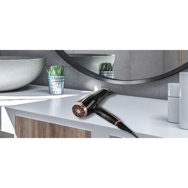 Mesko MS 2249 hajszárító - a fúvás erősségének és hőmérsékletének szabályzójával rendelkezik