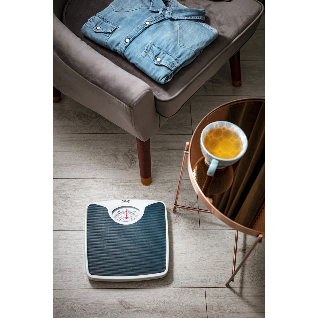 Mechanikus fürdőszobai mérleg Adler AD 8151b egyszerűen használható