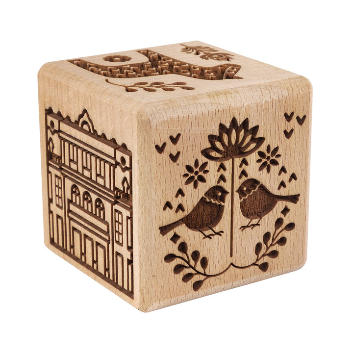 Goody Woody gravírozott süteménykocka, 6 cm, bükkfa, 6 minta, skandináv stílusban