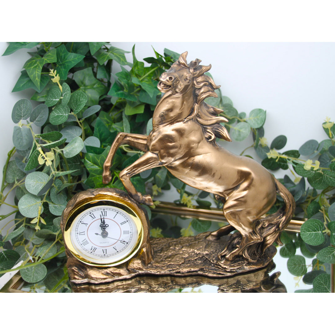 Mászó ló figura, óra, bronz szobor, római számok, Isabel királynő