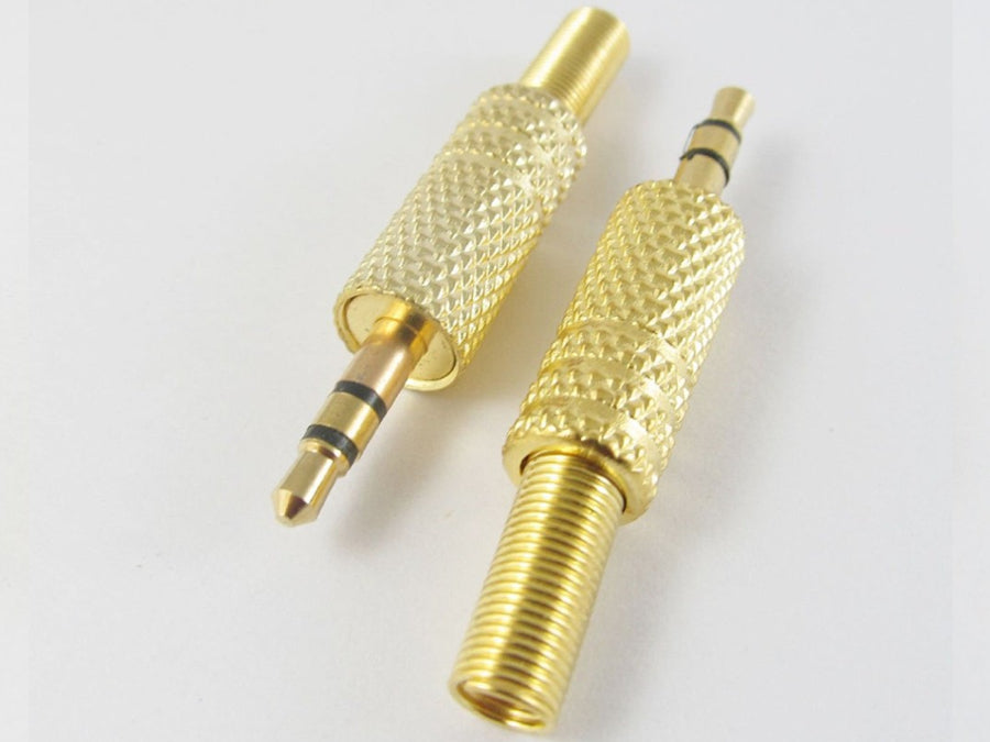 Csatlakoztasson egy kicsi 3,5 mm-es sztereó goldw jack-et fémházzal