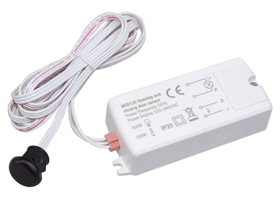 A PIR ajtó be / ki érzékelője infravörös érzékelő eléri a 5-6 cm-es max. 500W Maclean Energy MCE135-et