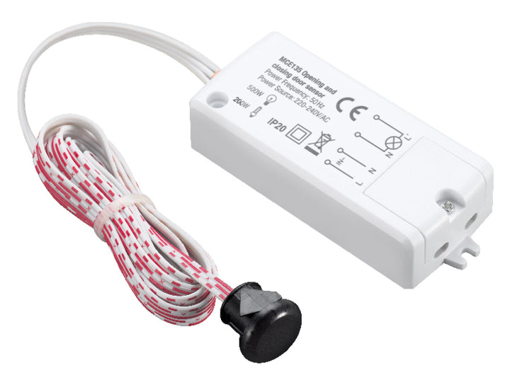 A PIR ajtó be / ki érzékelője infravörös érzékelő eléri a 5-6 cm-es max. 500W Maclean Energy MCE135-et