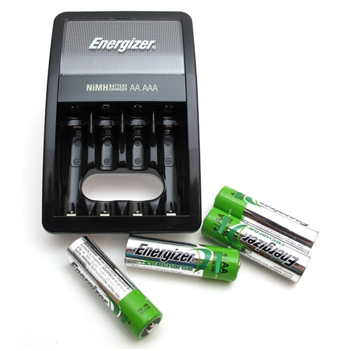 Töltő + 4 R6 / AA újratölthető elem 2000mAh Energizer Maxi