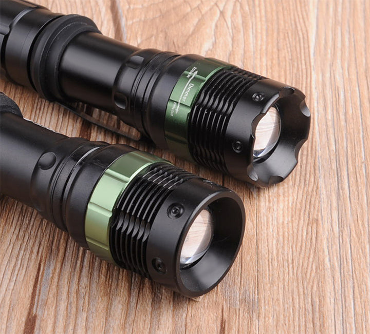 Maclean Energy MCE175 újratölthető Cree Torch Light 200 Lumen
