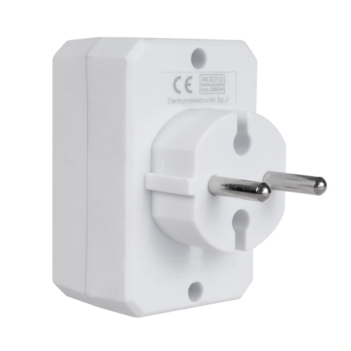 Maclean Energy MCE212 3x6A hármas lapos aljzat, univerzális dugó