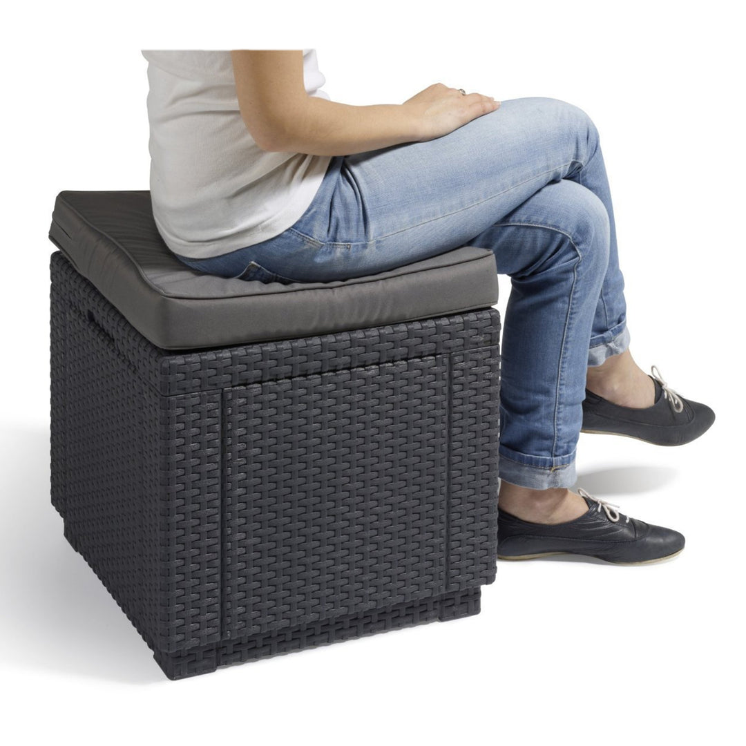 Cube párnával