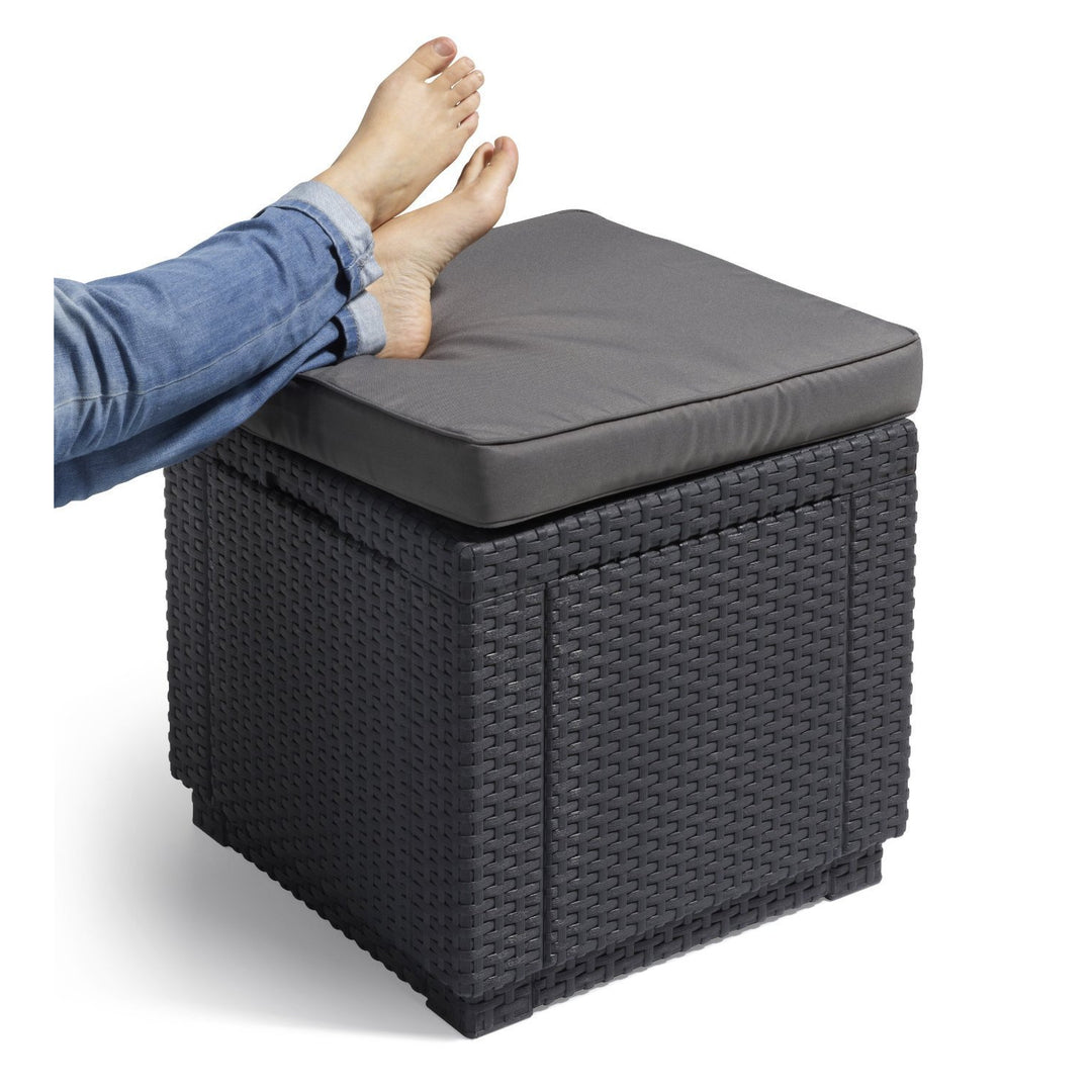 Cube párnával