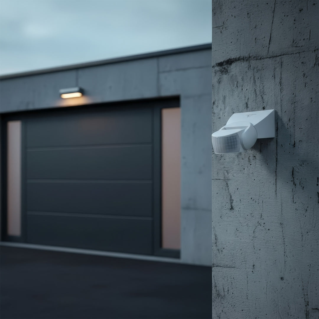 Infravörös mozgásérzékelő távirányítóval IP65, max 800W (izzó), max 1200W (LED) MCE241 Maclean Energy