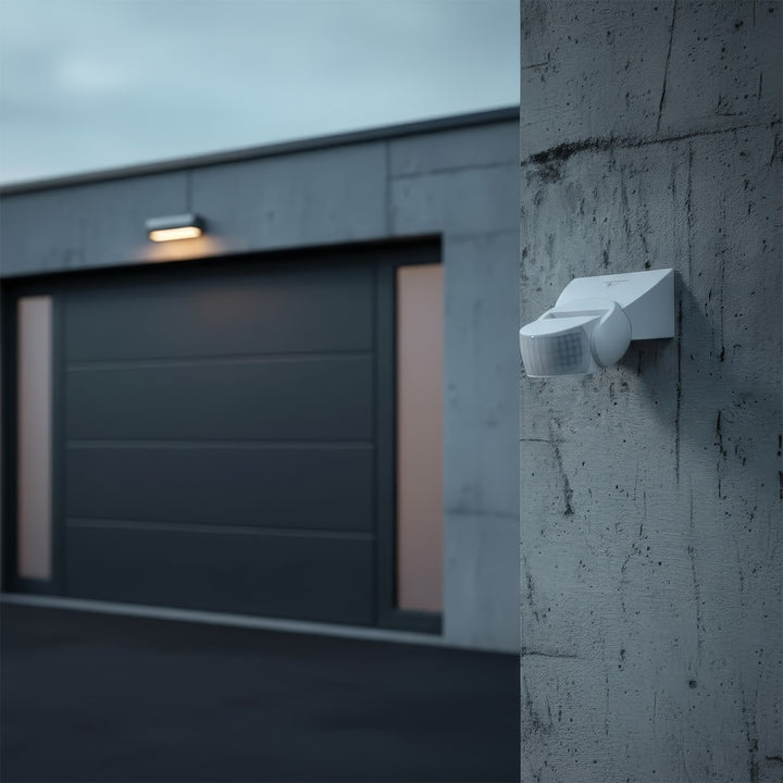 Infravörös mozgásérzékelő távirányítóval IP65, max 800W (izzó), max 1200W (LED) MCE241 Maclean Energy