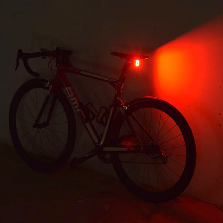Kerékpár hátsó lámpa USB AUTO STOP szürkületérzékelő Maclean Energy MCE355 COB LED max.125lm acu 450mAh
