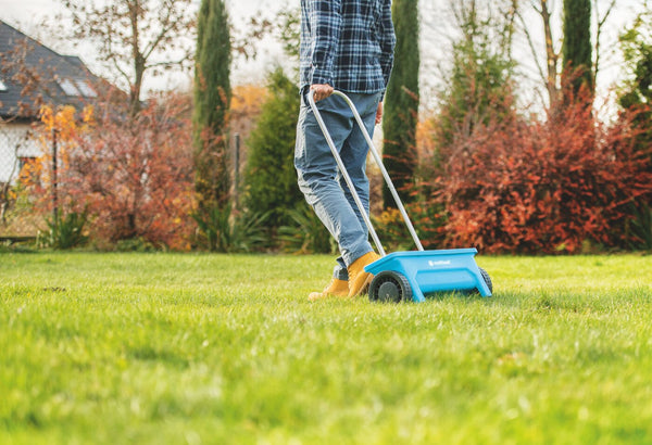 A Cellfast többcélú vetőgép lehetővé teszi, hogy nagy területet vessen be anélkül, hogy gyakran újra kellene tölteni a tartályt.