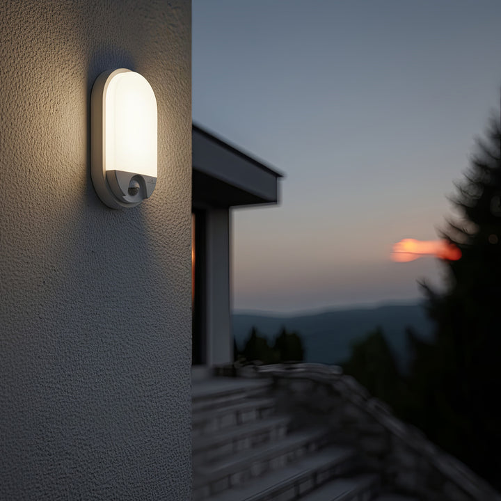 Infravörös mozgásérzékelő LED lámpa MCE340 W 1100lm 15W IP54 Maclean Energy szín fehér, szín természetes fehér (4000K)