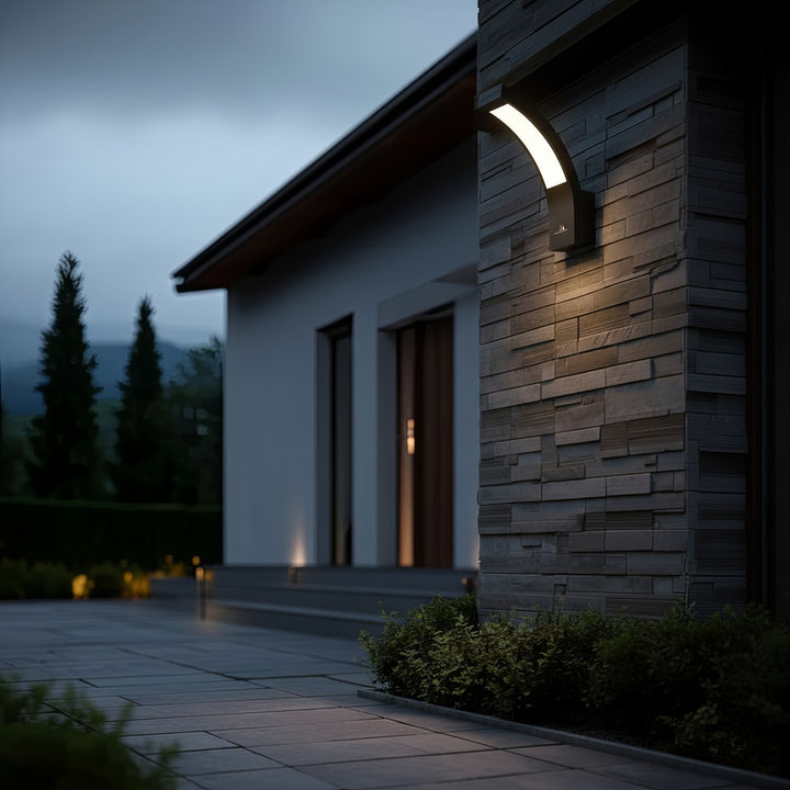 LED homlokzati lámpa MCE343 B 800lm 10W IP54 Maclean Energy fekete szín, természetes fehér (4000K) színben