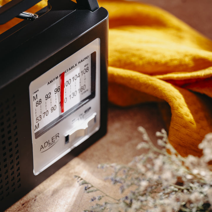 Adler rádió, hordozható, AM és FM, antenna, hálózati és akkumulátoros működés, AD 1909