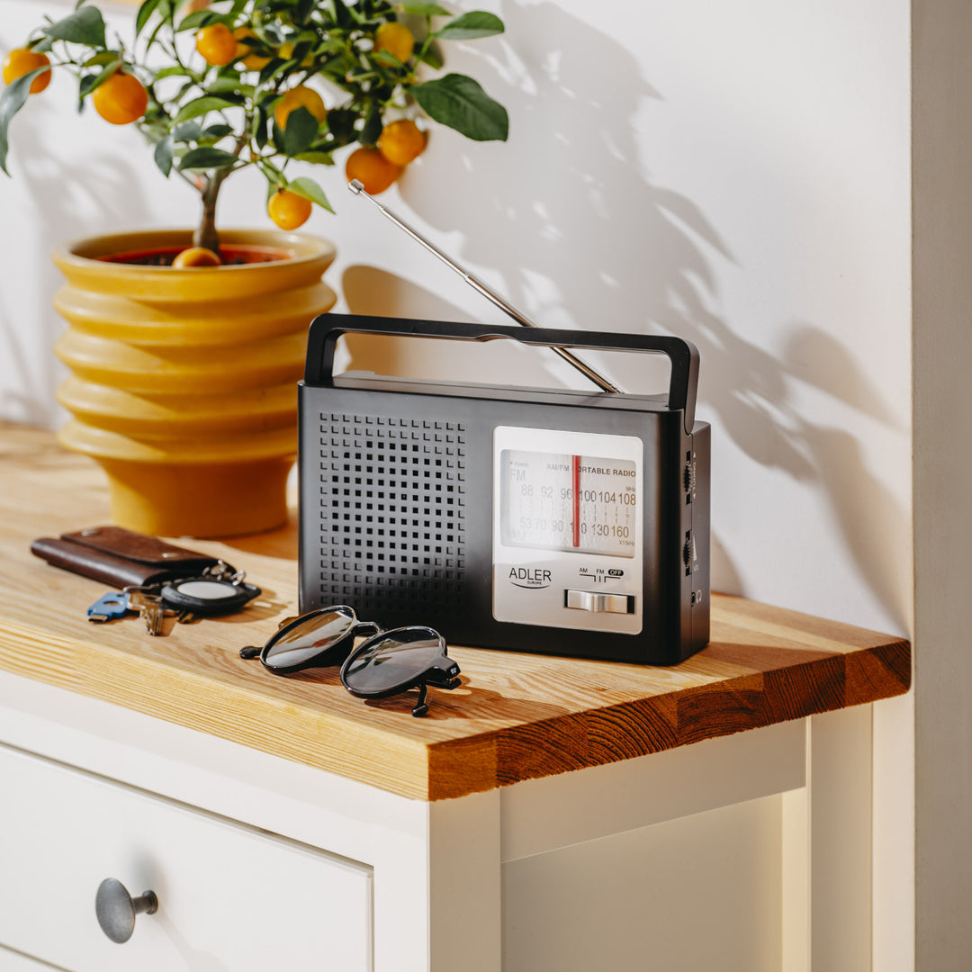 Adler rádió, hordozható, AM és FM, antenna, hálózati és akkumulátoros működés, AD 1909