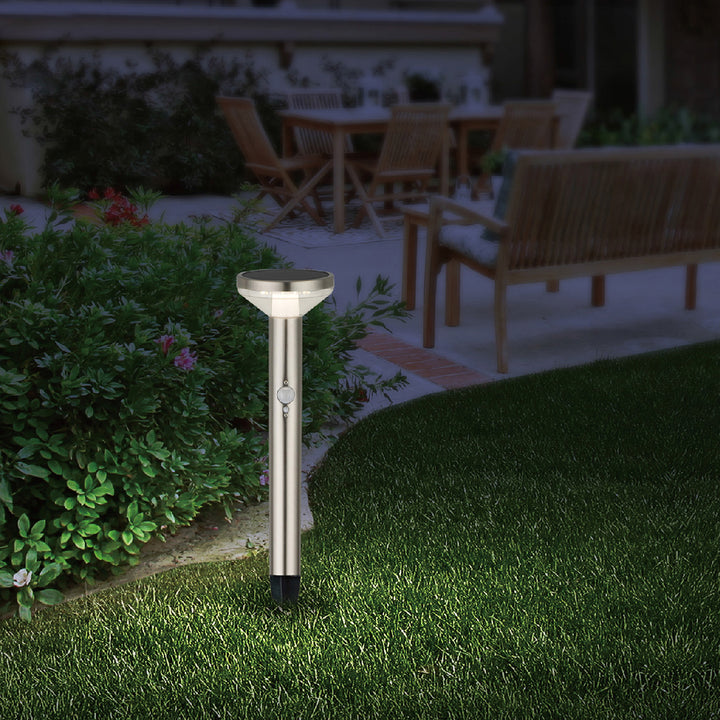 Maclean napelemes LED lámpa érzékelővel, króm matt, IP44, 3 fénymód, Li-ion 18650 3.7V 1200 mAh akkumulátor, dugaszolható, MCE465 C/M