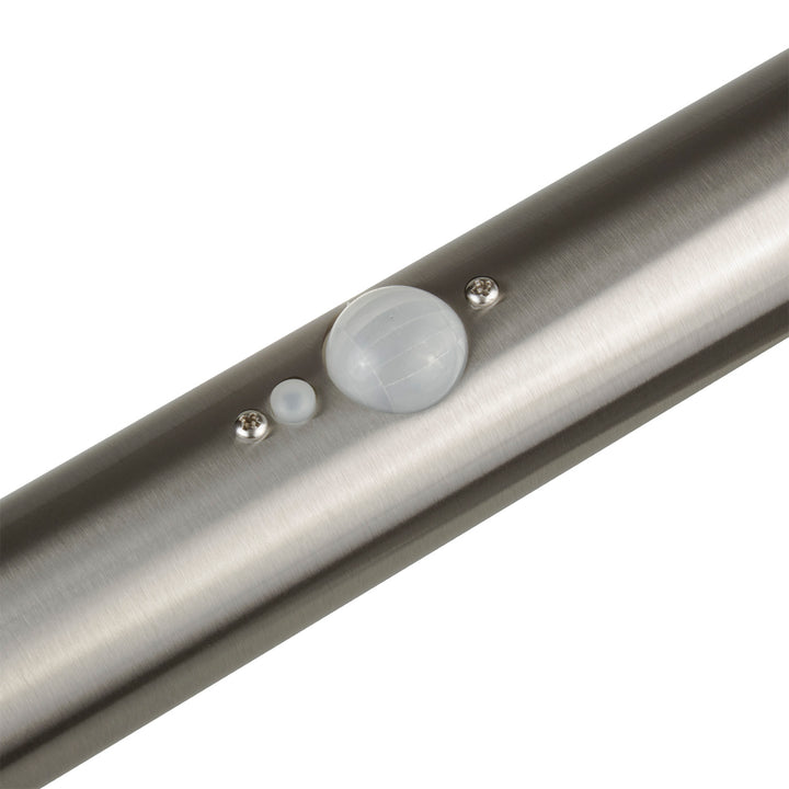 Maclean napelemes LED lámpa érzékelővel, króm matt, IP44, 3 fénymód, Li-ion 18650 3.7V 1200 mAh akkumulátor, dugaszolható, MCE465 C/M