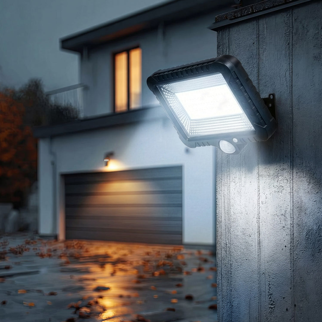 Maclean Energy IP44 mozgásérzékelős napelemes LED-es kerti lámpa, 5 W, 400 lm, 6000 K hideg fehér, 1300 mAh-s lítium-akkumulátor, 3,7 V DC  MCE438