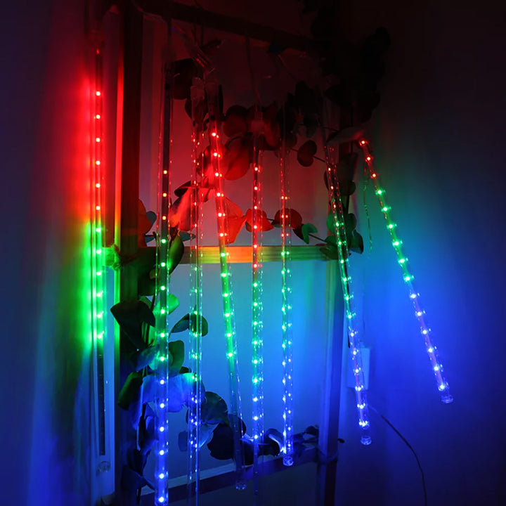 Maclean napelemes LED világítás, 2,4 m hosszú, 144 LED, 8 RGB jégcsap, leeső jégcsap üzemmód, Li 800mAh akkumulátor, MCE412