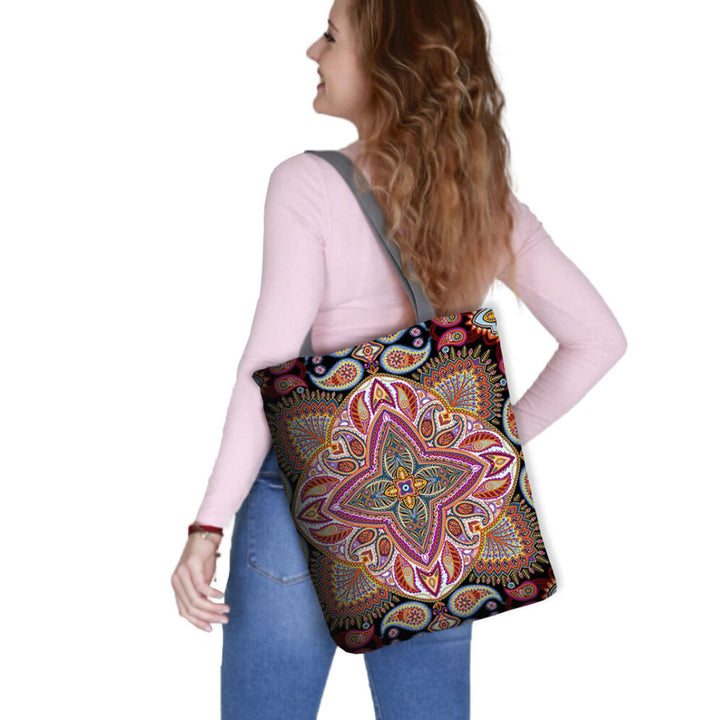 Vászon válltáska, cipzárral záródó, méretei 36x40 cm, pöttyös mintával