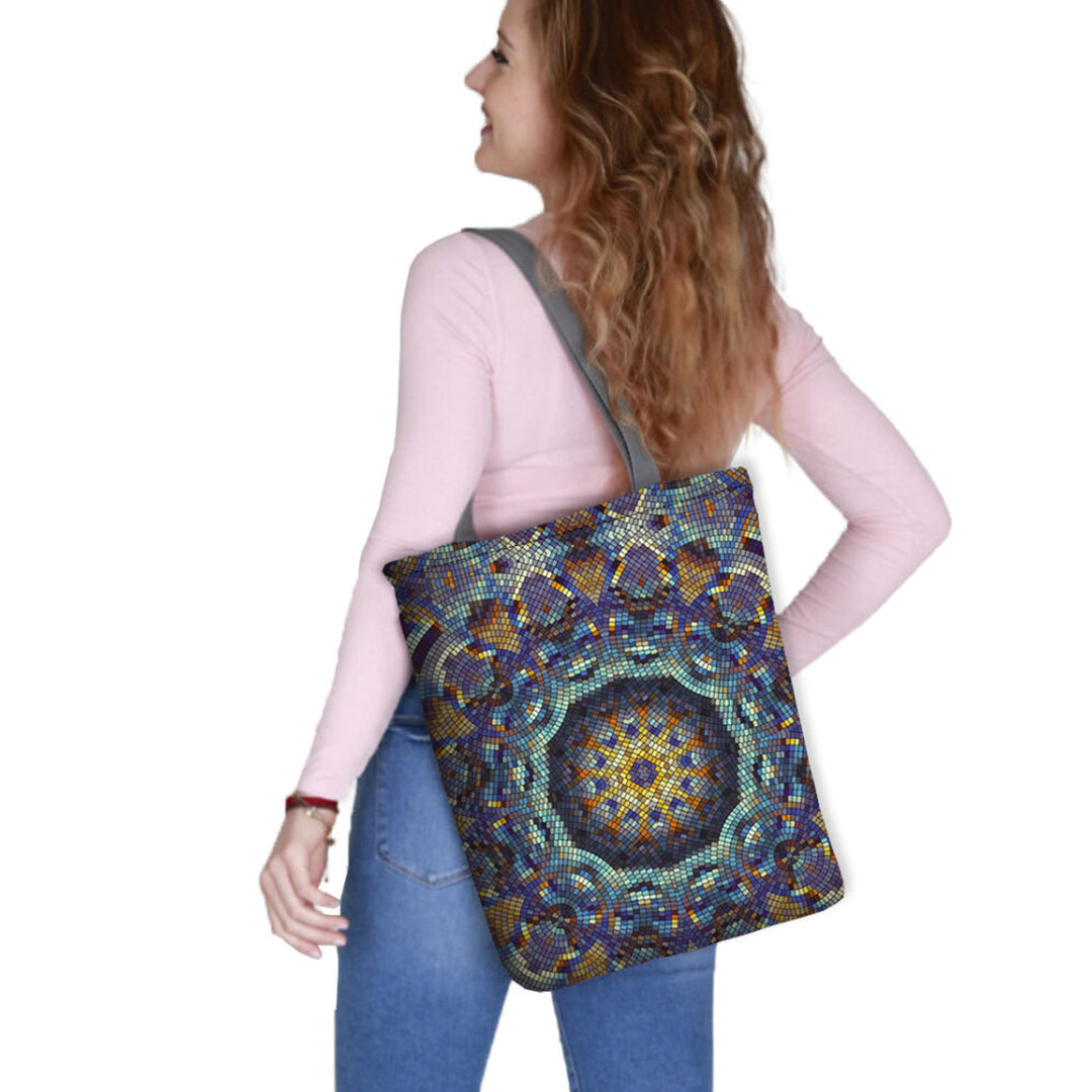 Vászon válltáska, cipzárral záródó, méretei 36x40 cm, Barcelona nyomtatott mintával