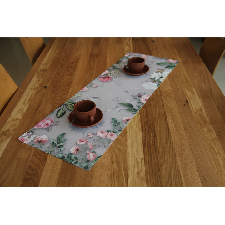 Bertoni asztalterítő, környezetbarát filc, méretek: 95x33 cm, Melanie Grey nyomtatott mintázat