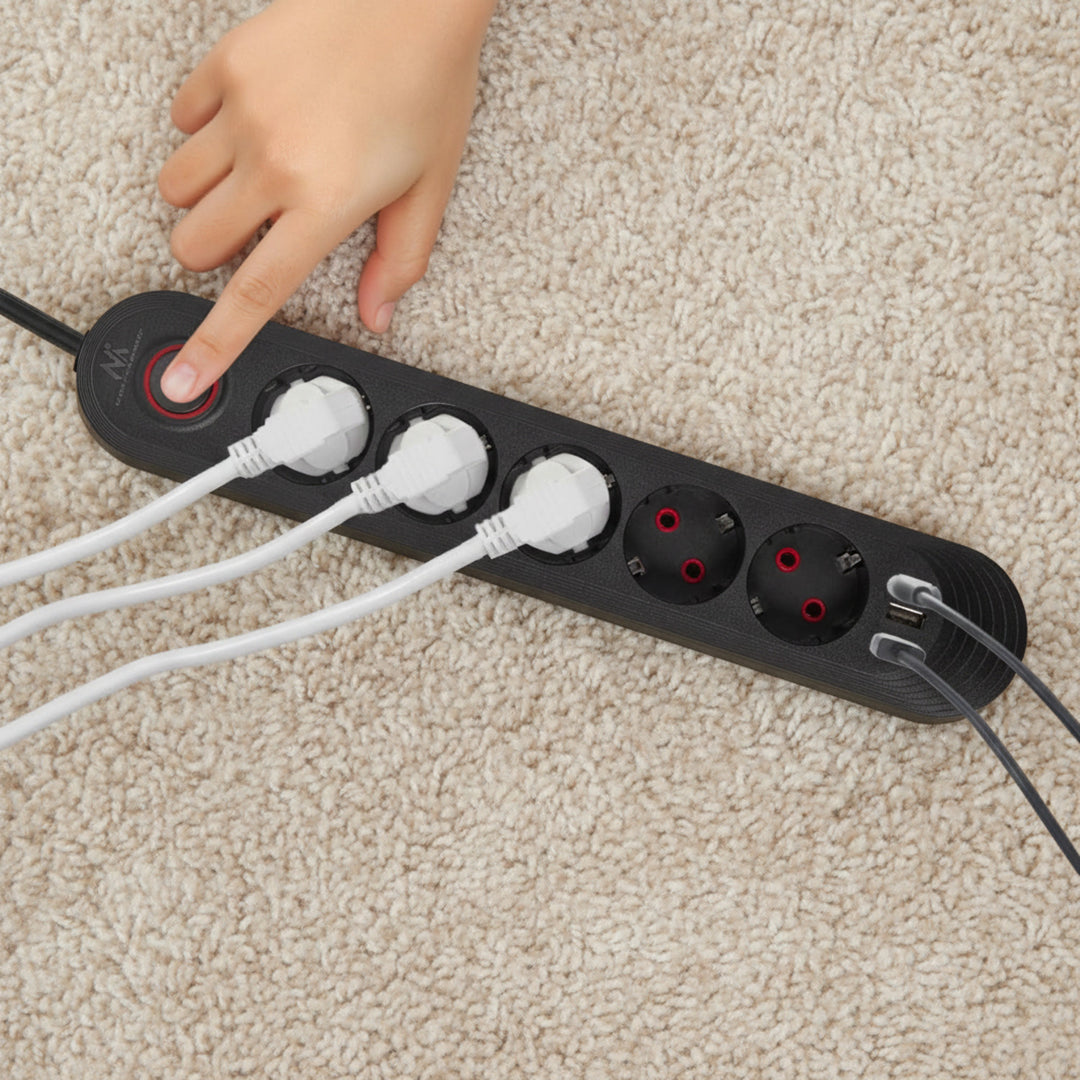 Maclean hálózati szalag, 5 aljzatos hosszabbító kábel + 3xUSB, 110-240V AC 50/60Hz, 2.1A max 2500W, 1.5m, fekete, MCE395 B
