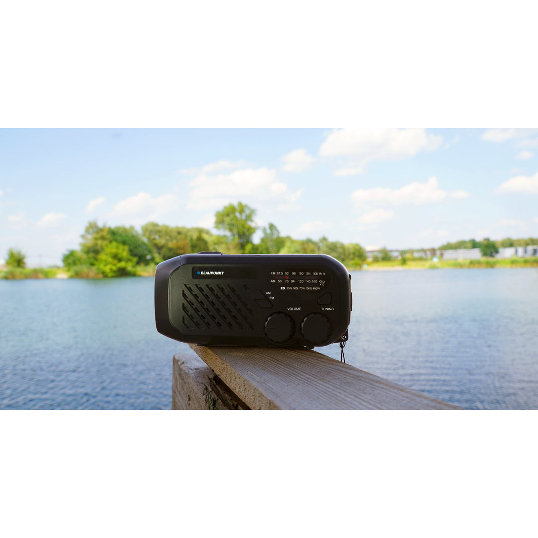 Blaupunkt hálózati/akkumulátoros rádió, LED-es zseblámpa, SOS jelzés, antenna, ER10
