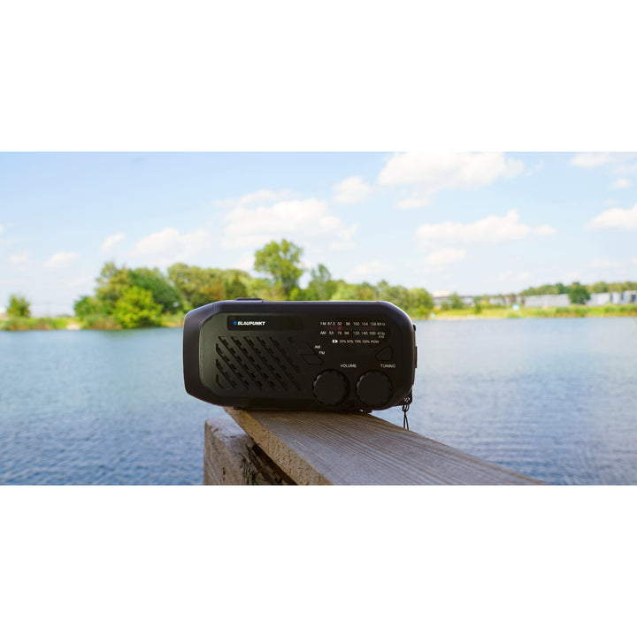 Blaupunkt hálózati/akkumulátoros rádió, LED-es zseblámpa, SOS jelzés, antenna, ER10