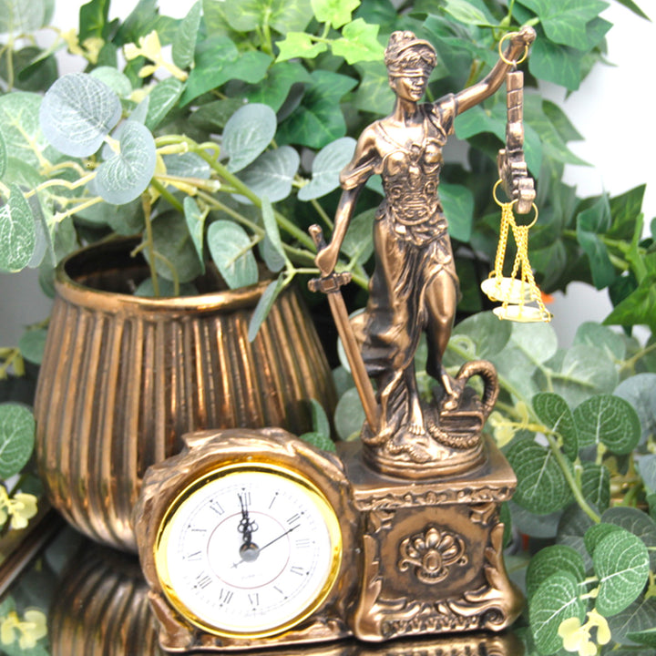 Themisz figura mérleggel és karddal, óra, bronz díszítés, Isabella királynő