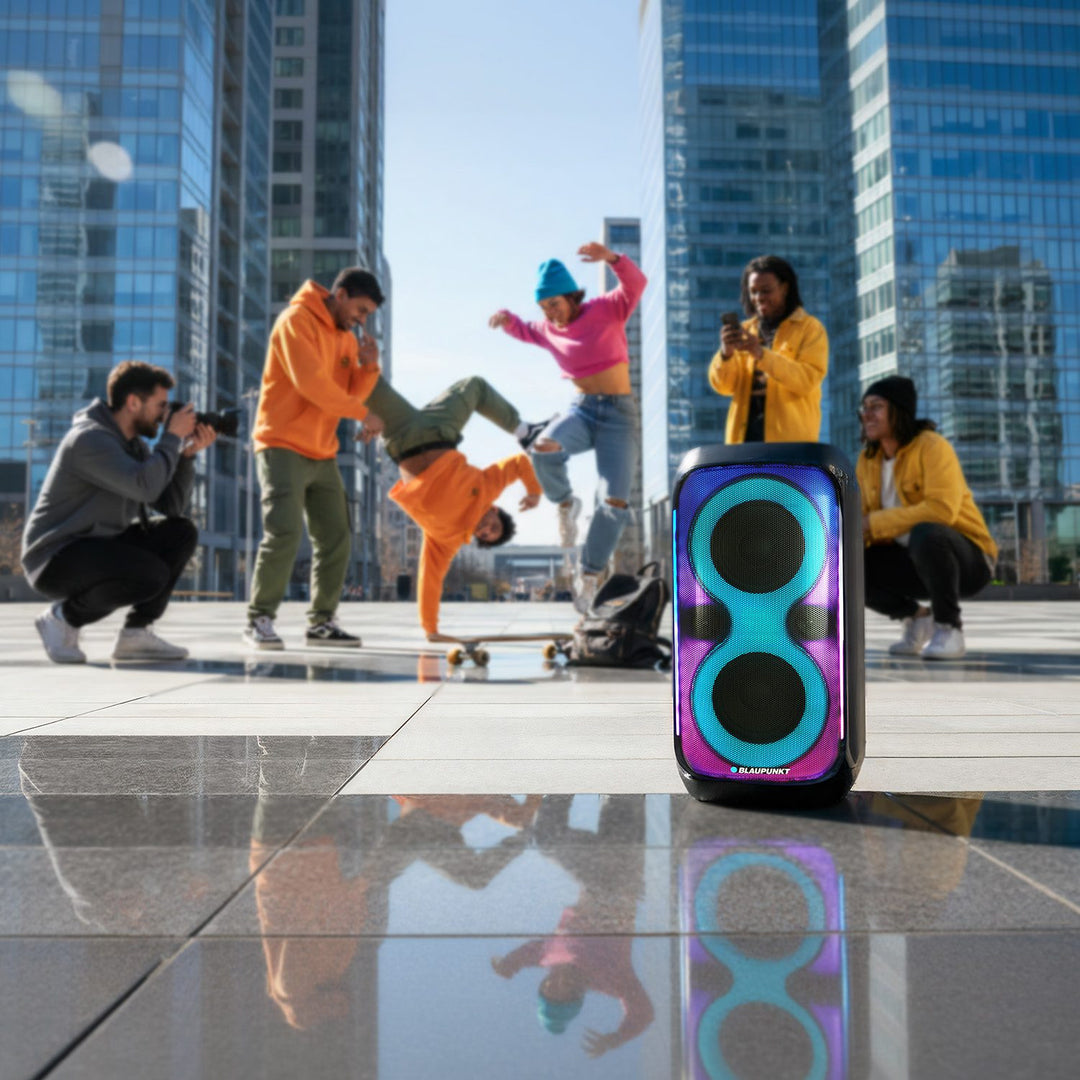 Blaupunkt Party Box hangszóró, LED világítás, Bluetooth, USB és AUX, FM rádió, karaoke funkció, távirányító, akkumulátor üzemidő akár 18 óra, PB60X