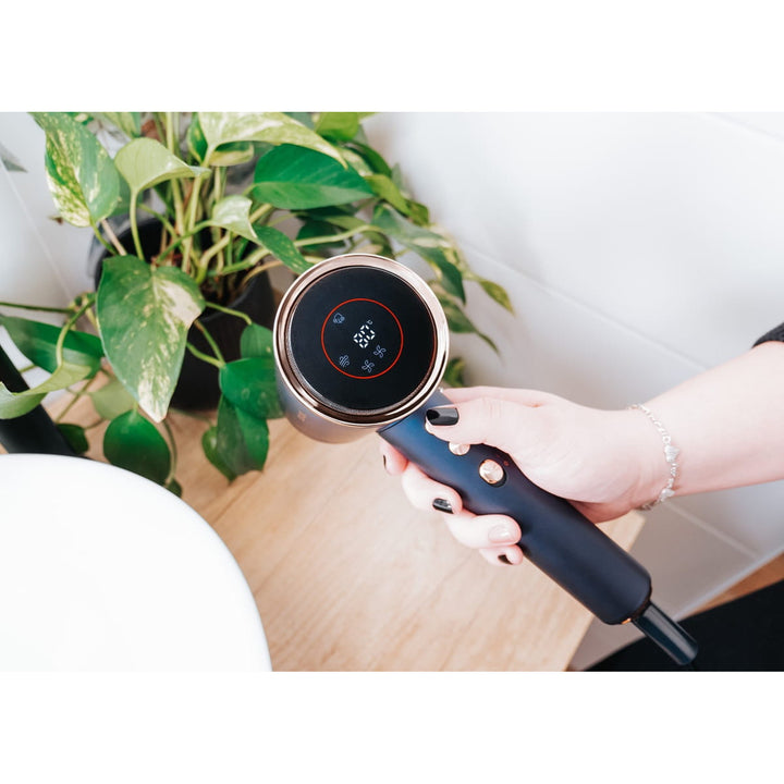 Concept ProfiCare hajszárító, BLDC motor, mágneses tartozékok, olajterápiás funkció, gyermekmód, hideg mód funkció, VV8100