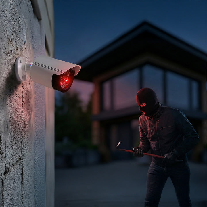 Két darab álkamera, IR LED-ek, fehér, 2xAA tápegység (mellékelve), ABS, IR1800 WT