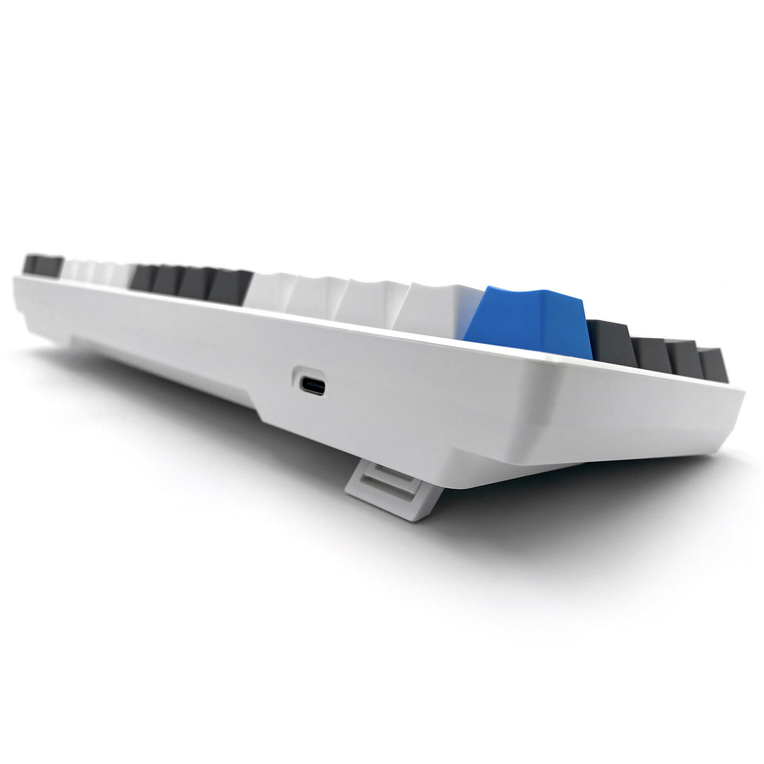 RED CORE MX60 – Rövid, 60%-os mechanikus gamer billentyűzet, csendes RED mechanikus kapcsolók, színes háttérvilágítás, 68 gomb, USB-C. Szín: fehér/kék. Mediatech