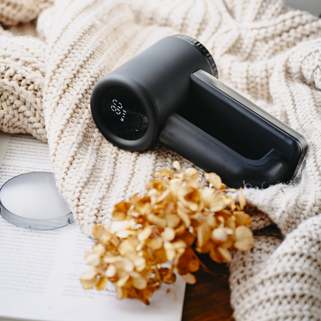 Adler szövetborotva, LCD kijelző, 3 működési sebesség, fekete, AD 9617 fekete