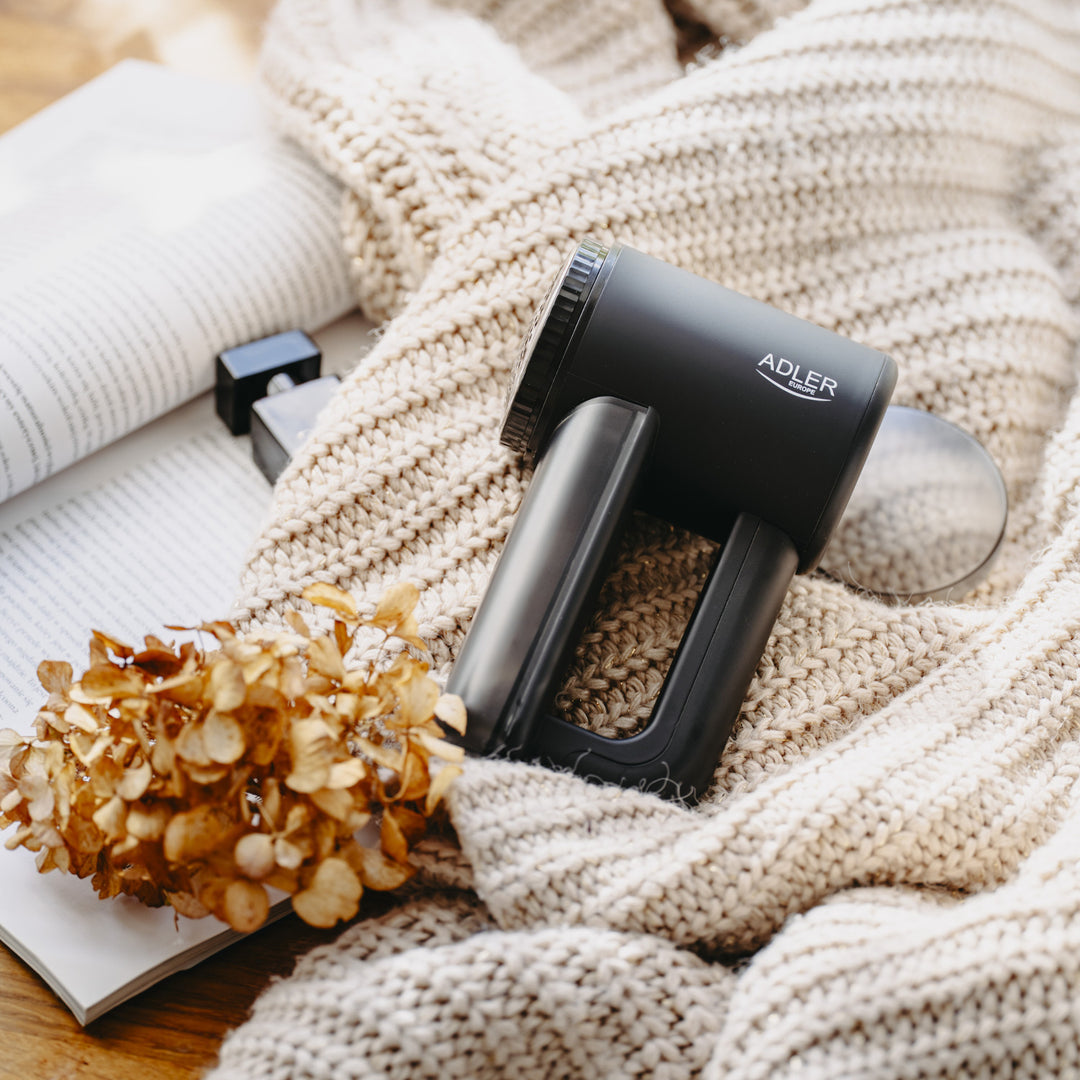 Adler szövetborotva, LCD kijelző, 3 működési sebesség, fekete, AD 9617 fekete