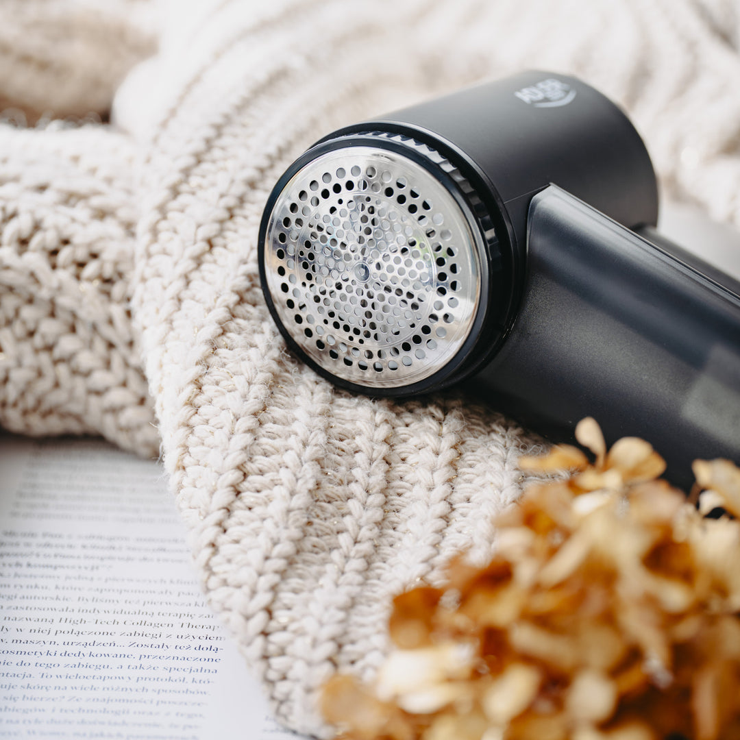 Adler szövetborotva, LCD kijelző, 3 működési sebesség, fekete, AD 9617 fekete