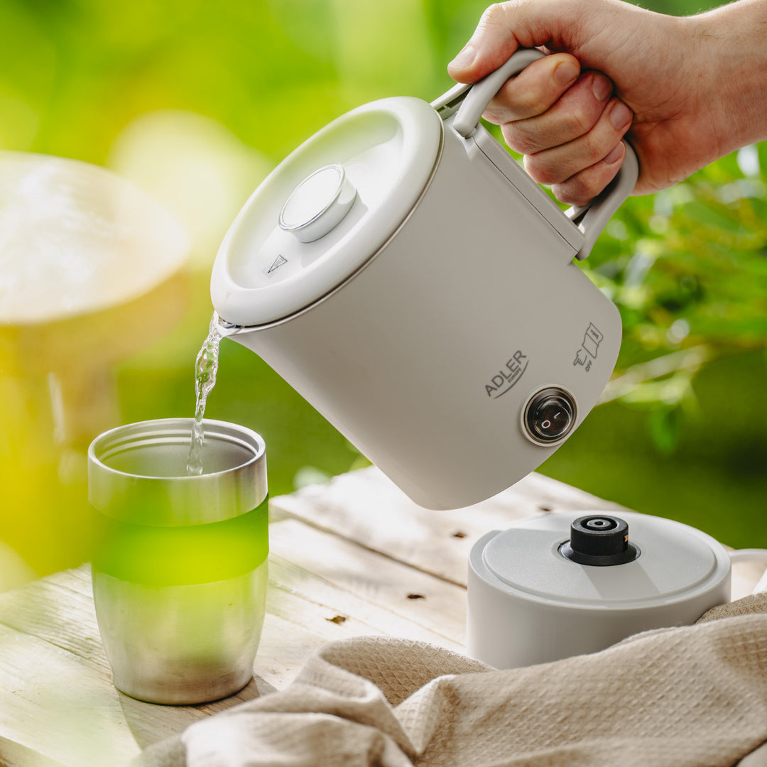Adler elektromos vízforraló, utazó vízforraló, dupla falú, 0,8 l űrtartalom, max. teljesítmény 650 W, szürke, AD 1388
