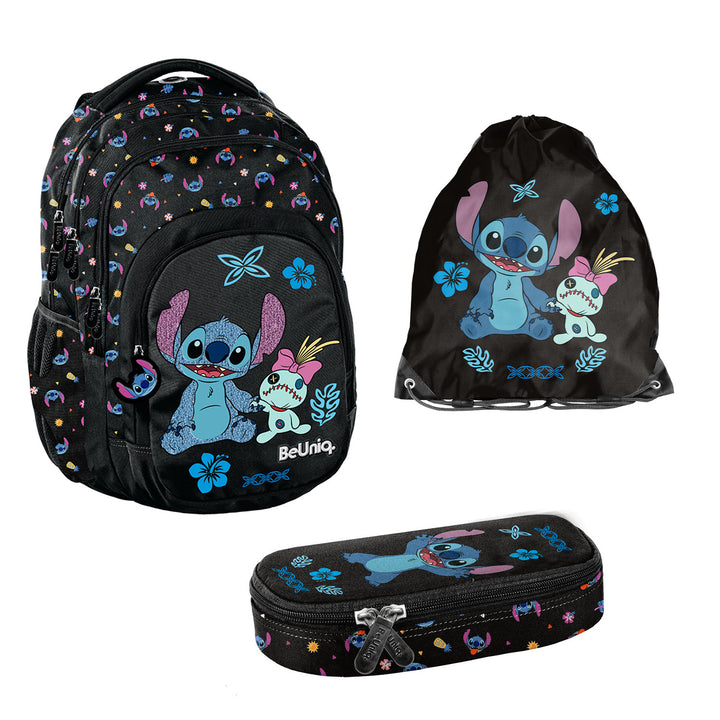 Stitch Paso iskolai szett, három rekeszes hátizsák laptoprekesszel és megerősített aljjal, tolltartó gumiszalagokkal az írószerek rögzítéséhez, hátizsákra akasztható cipőzsák, DS26MM