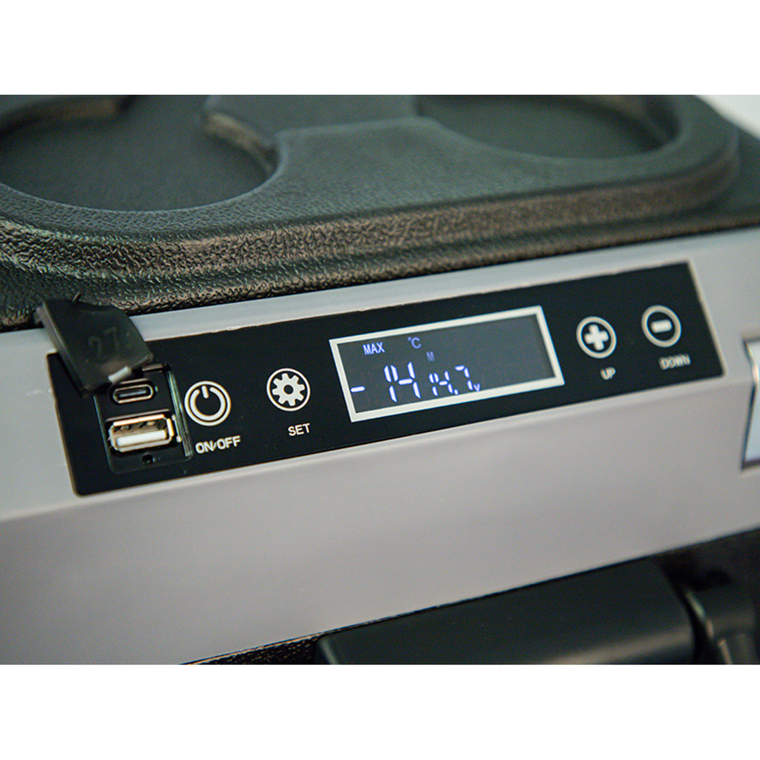 Blow kompresszoros autós hűtőtáska, 35 literes űrtartalom, érintőképernyős vezérlőpanel, 12 V, 24 V és 230 V, USB-C csatlakozó, 44-208#