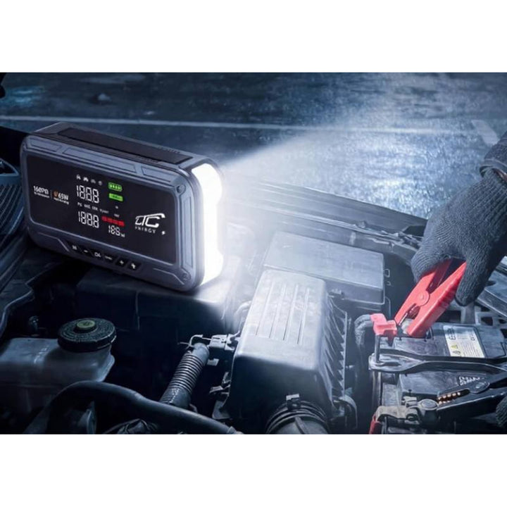LTC indító, 12 000 mAh, kompresszorral, zseblámpával és powerbankkal, LCD-kijelző, 65 W teljesítmény, kábelek és hordtáska a csomagban, LXJS120