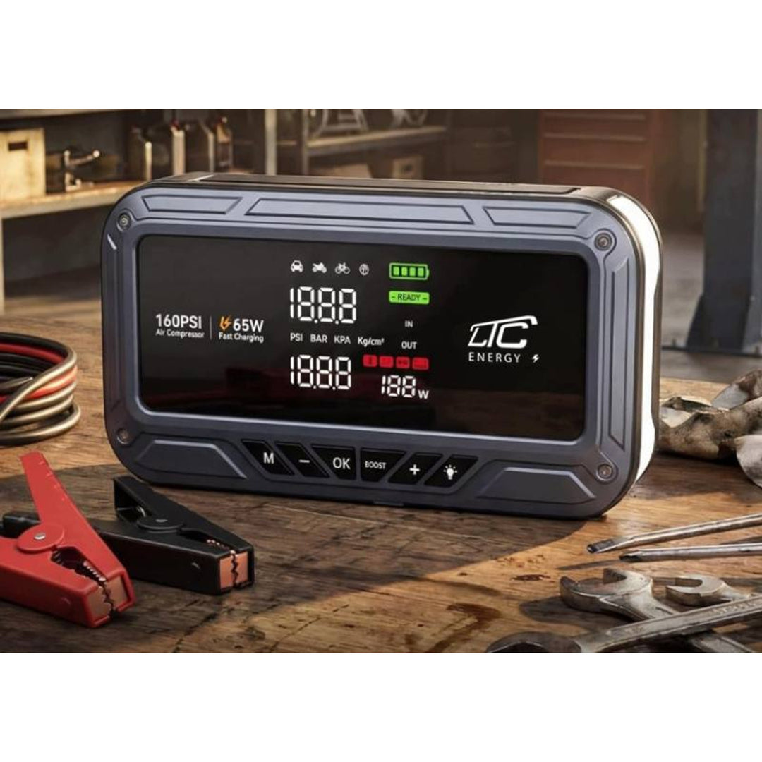 LTC indító, 12 000 mAh, kompresszorral, zseblámpával és powerbankkal, LCD-kijelző, 65 W teljesítmény, kábelek és hordtáska a csomagban, LXJS120