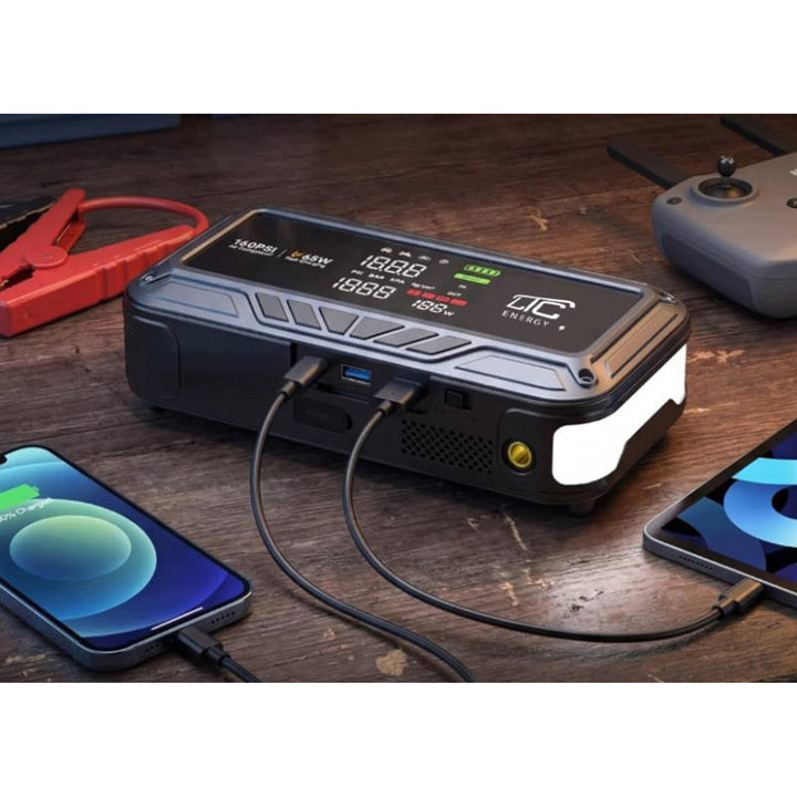 LTC indító, 12 000 mAh, kompresszorral, zseblámpával és powerbankkal, LCD-kijelző, 65 W teljesítmény, kábelek és hordtáska a csomagban, LXJS120