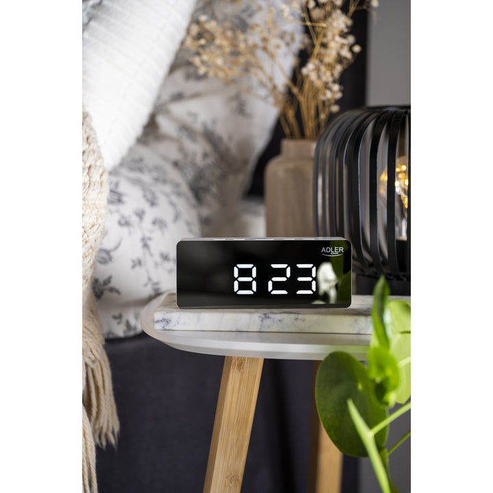 Adler AD 1189 W ébresztőóra LED-kijelzővel és hőmérővel + 3 db Varta Industrial AAA alkáli elem