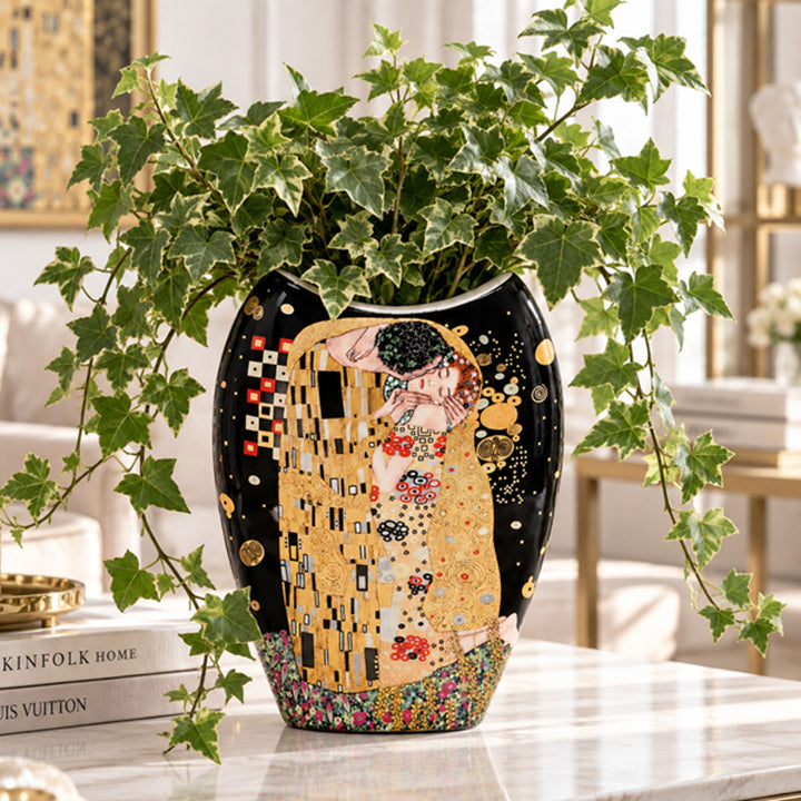 Gustav Klimt „A csók” című porcelánvázája, Queen Isabell