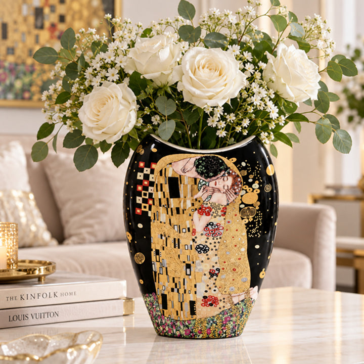 Gustav Klimt „A csók” című porcelánvázája, Queen Isabell